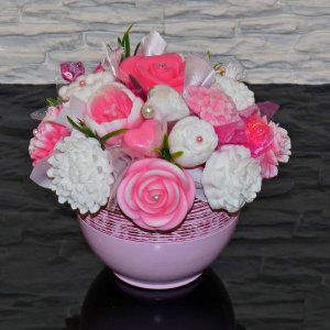 Сапунен букет в керамична саксия - розово, бяло