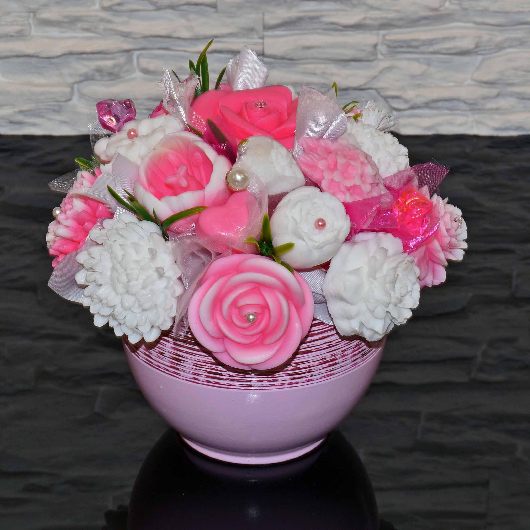 Сапунен букет в керамична саксия - розово, бяло