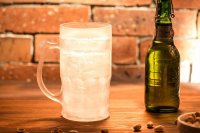 Ледена чаша за бира CHILLER XXL - 650 ml класическа + отварачка
