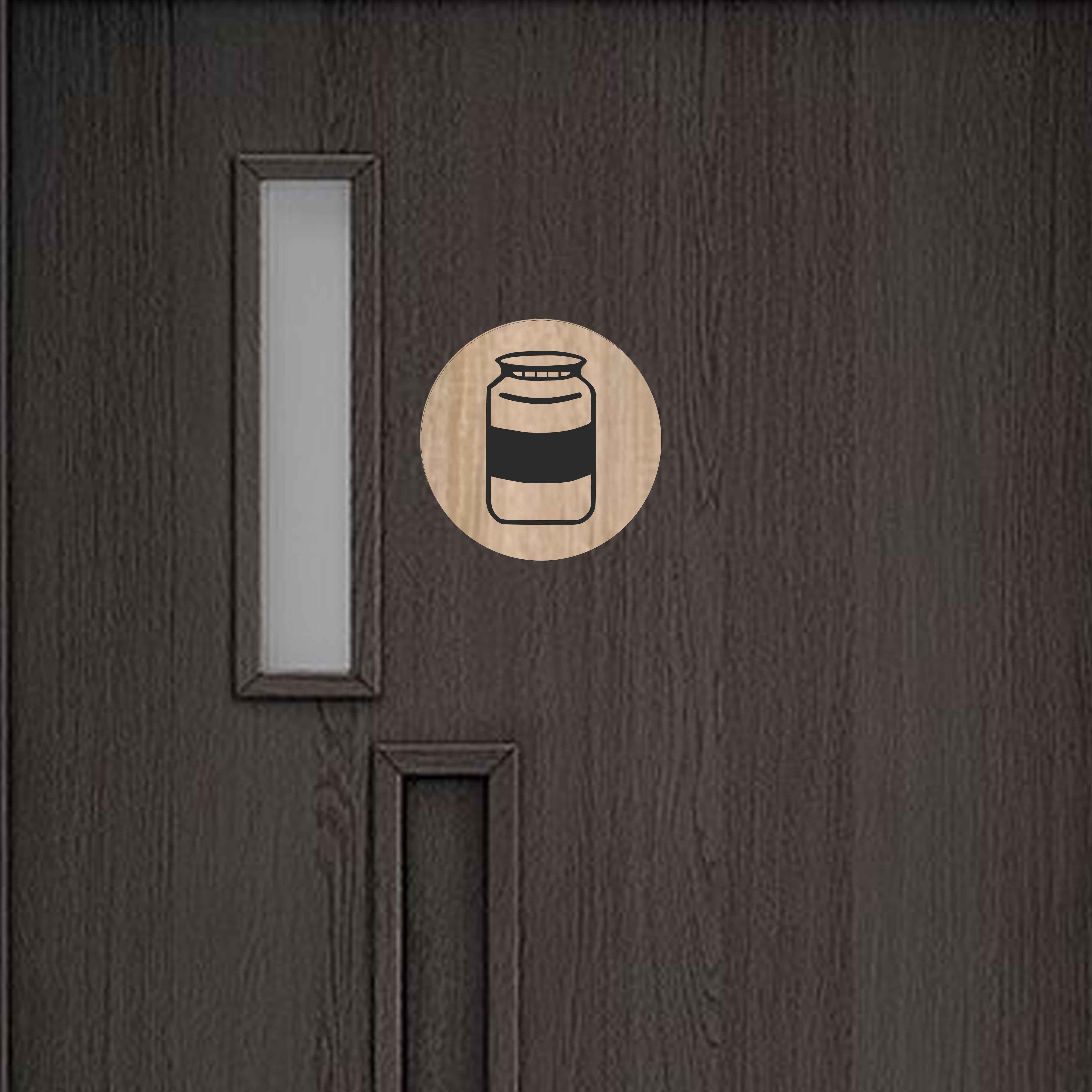 Маса на вратата - килер